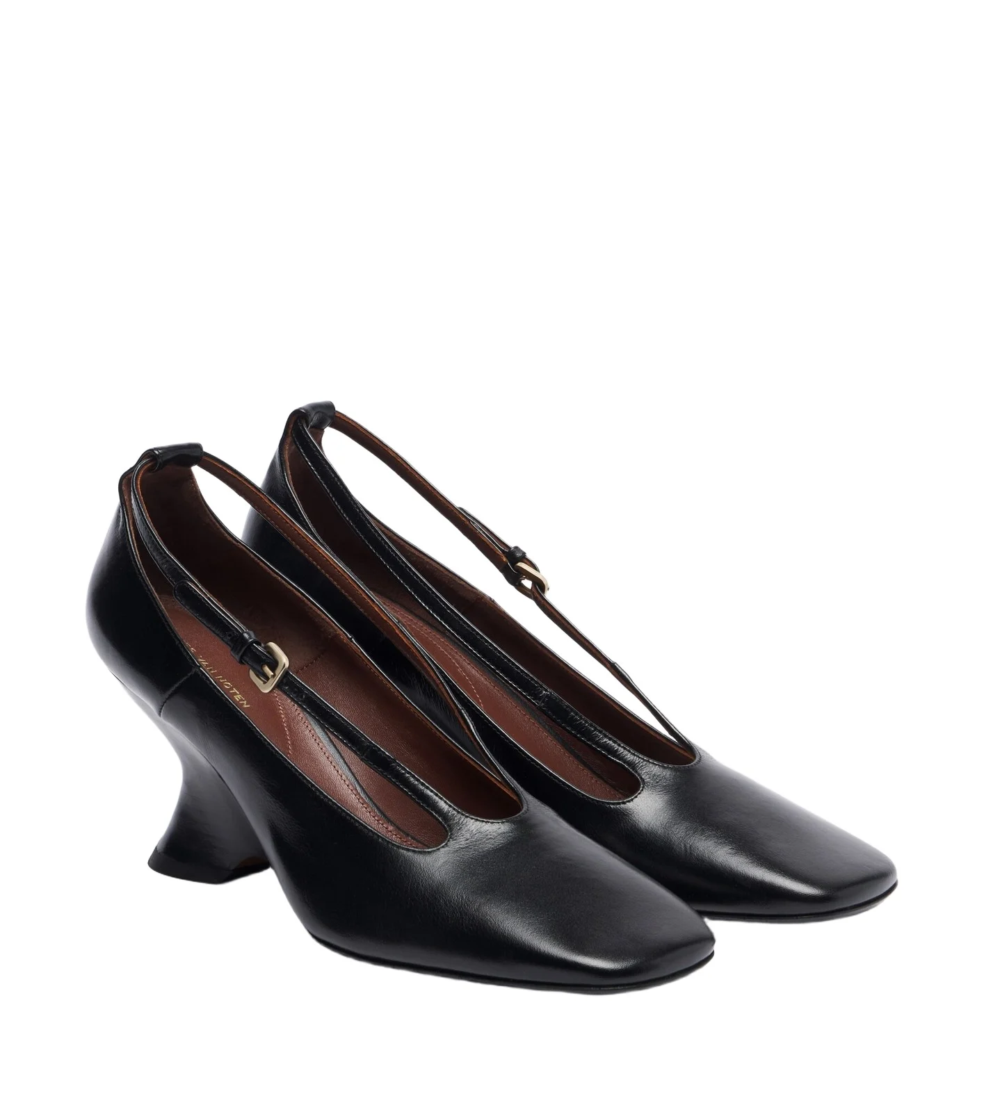 Leather pumps
