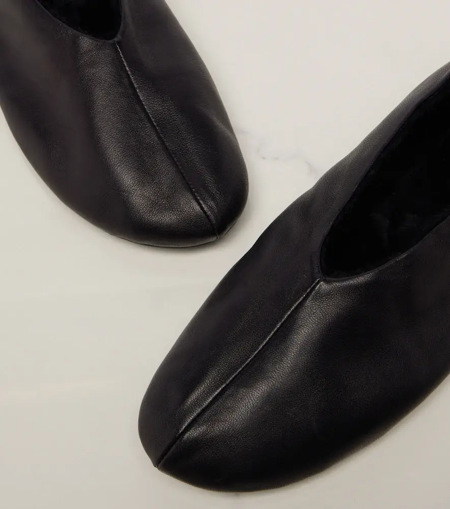 The Row Stella shearling-trimmed leather ballet flats | Thumbnail 4
