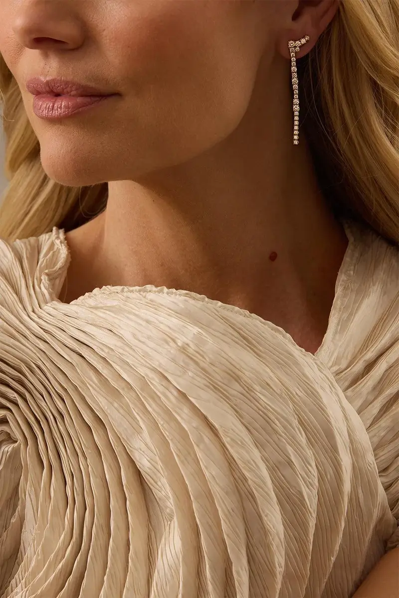 SARA WEINSTOCK Diamond Flexion Line Drop Earrings | Thumbnail 2 SARA WEINSTOCK Diamond Flexion Line Drop Earrings | Thumbnail 2