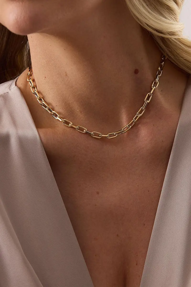 SARA WEINSTOCK Medium Rectangle Chain Necklace | Thumbnail 2 SARA WEINSTOCK Medium Rectangle Chain Necklace | Thumbnail 2
