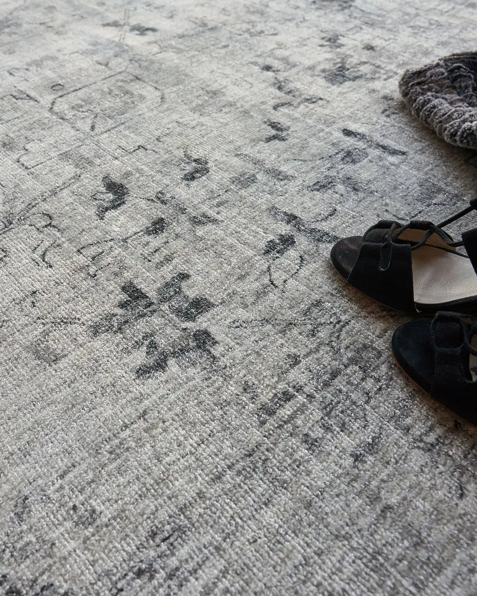 Exquisite Rugs Cambridge Hand-Loomed Gray & Silver Rug | Thumbnail 6 Exquisite Rugs Cambridge Hand-Loomed Gray & Silver Rug | Thumbnail 6