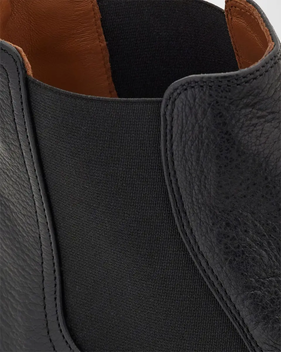 Ferragamo Men's Grained Leather Micro-Gancio Chelsea Boots | Thumbnail 6