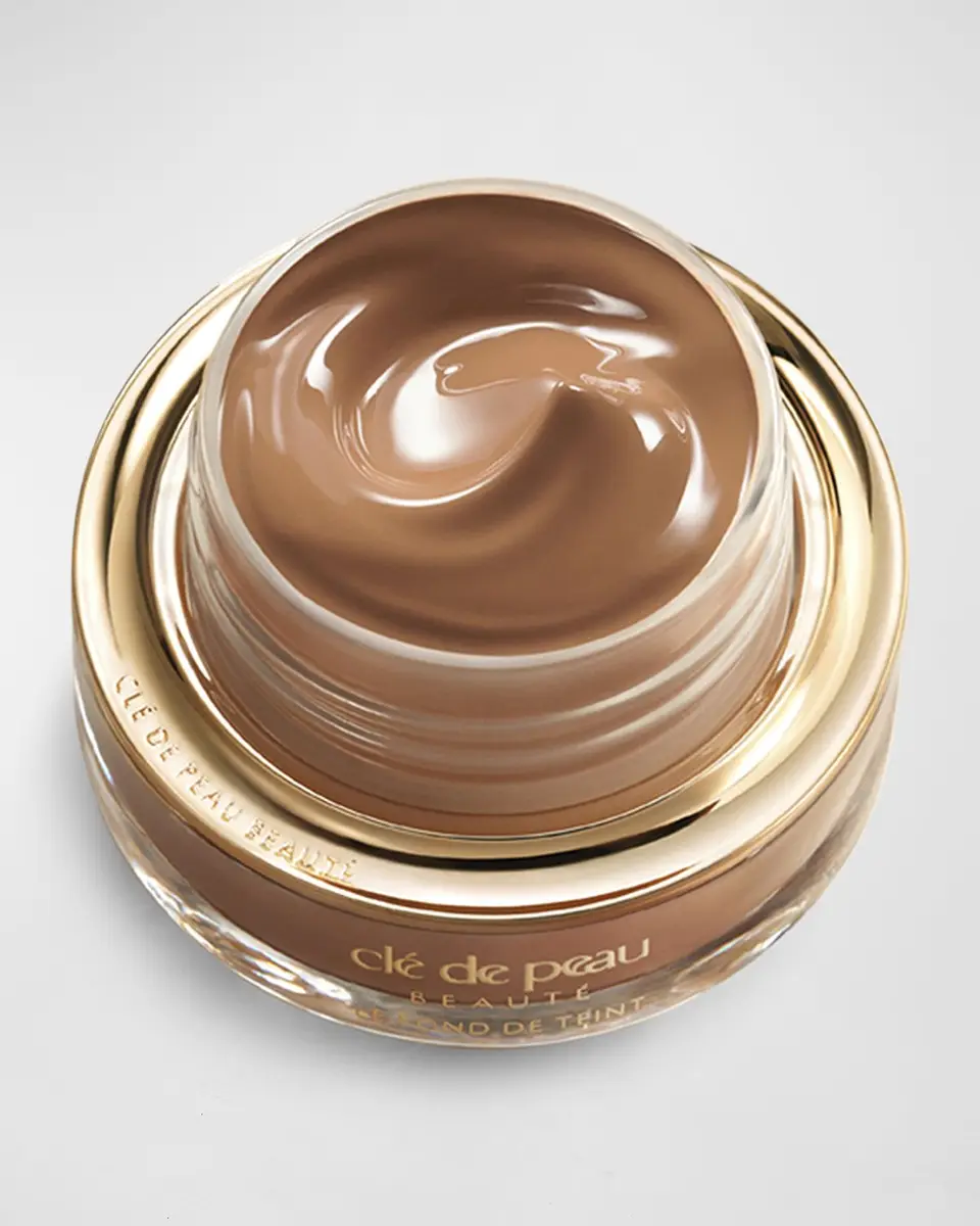 CLÉ DE PEAU BEAUTÉ 1 oz. The Foundation SPF 22 | Thumbnail 4 CLÉ DE PEAU BEAUTÉ 1 oz. The Foundation SPF 22 | Thumbnail 4