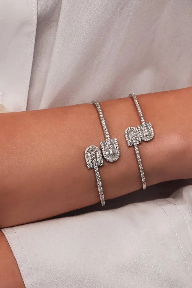U LOS ANGELES Diamond Baguette U Duo Maxi Bangle Bracelet - White Gold | Thumbnail 2 U LOS ANGELES Diamond Baguette U Duo Maxi Bangle Bracelet - White Gold | Thumbnail 2
