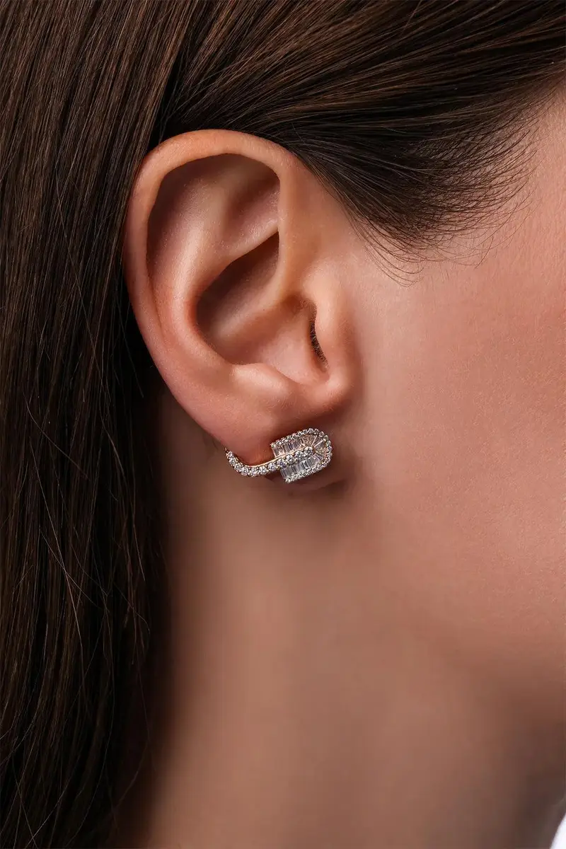 U LOS ANGELES Diamond Baguette U Huggie Hoop Earrings | Thumbnail 2 U LOS ANGELES Diamond Baguette U Huggie Hoop Earrings | Thumbnail 2