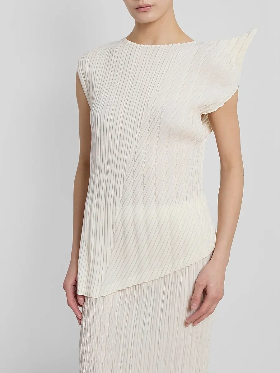 Issey Miyake Women's Unfurling Pleats Shirt | Thumbnail 3
