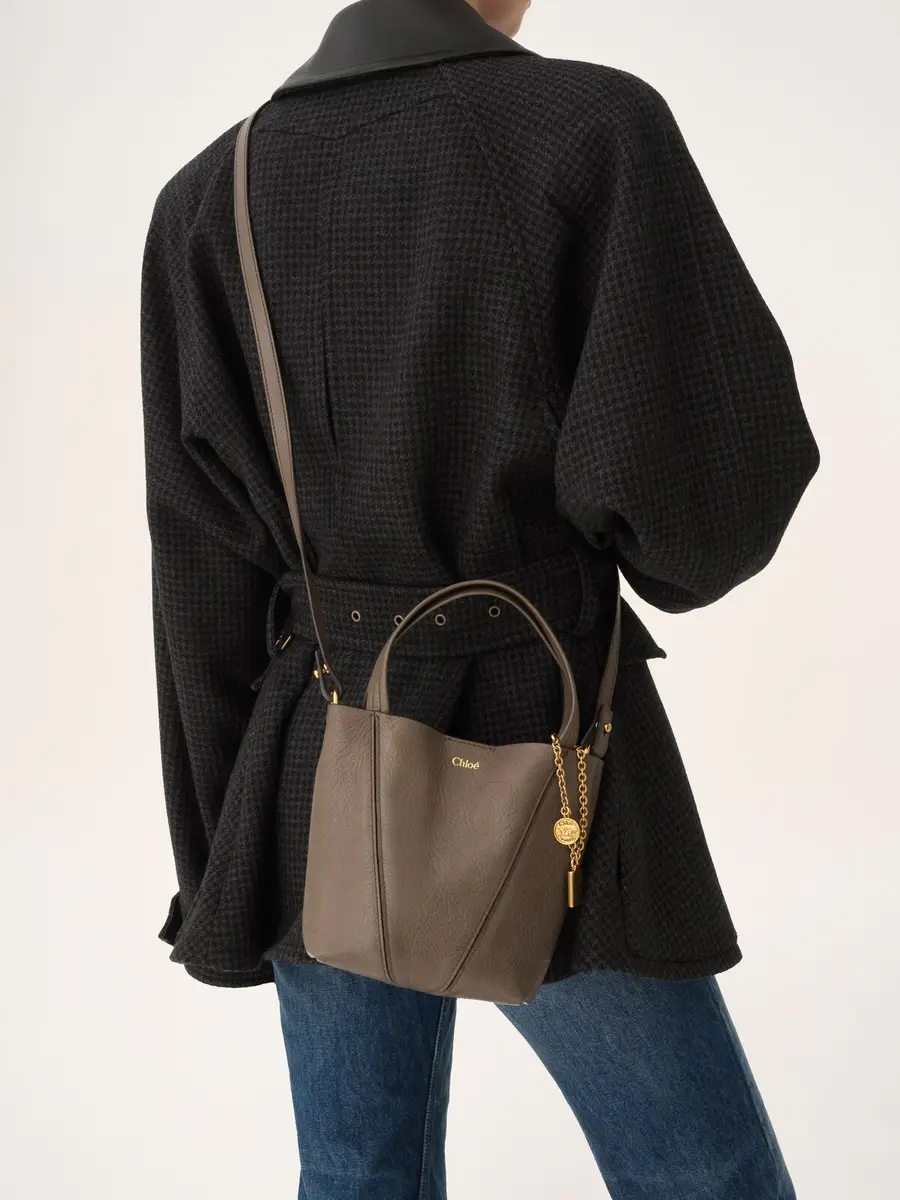 Chloé Small Chloé Spin tote bag in grained leather | Thumbnail 3