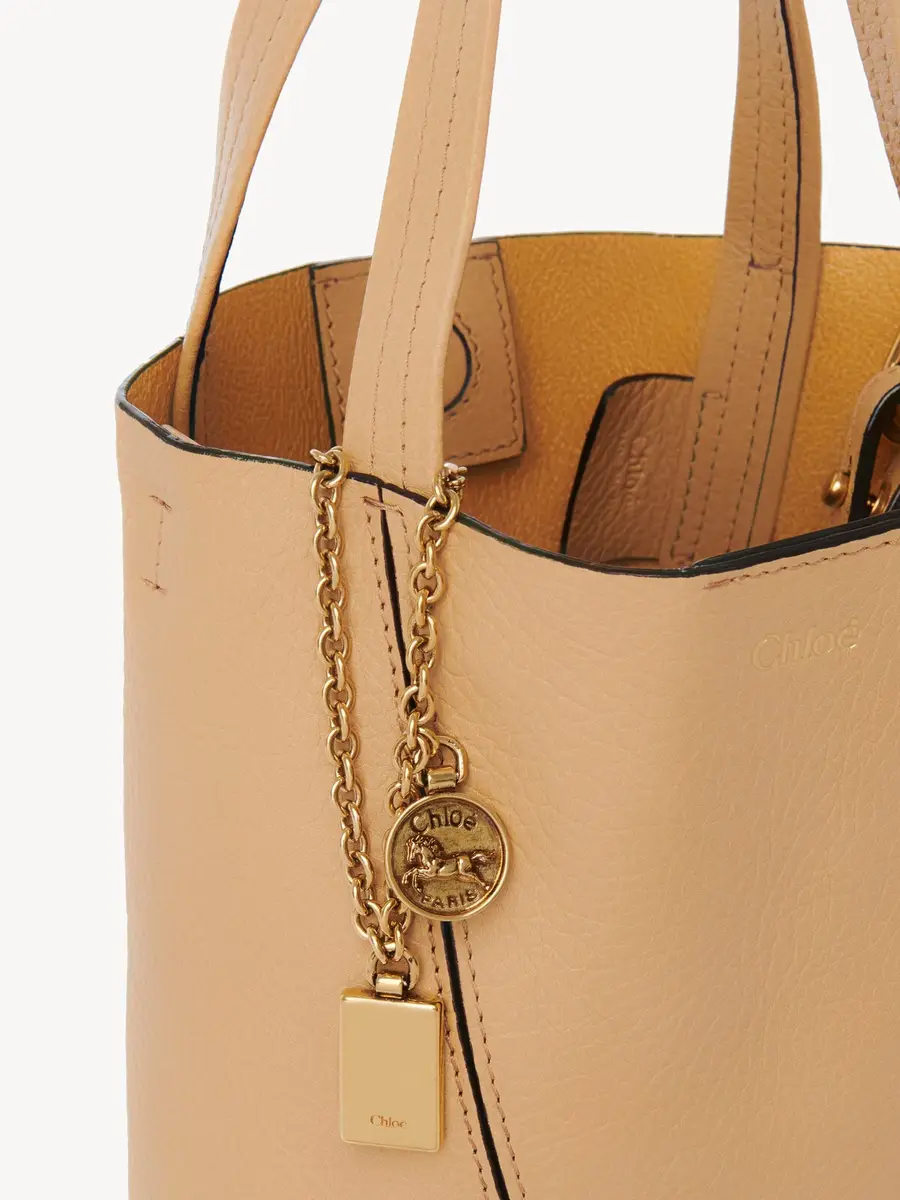 Chloé Small Chloé Spin tote bag in grained leather | Thumbnail 7