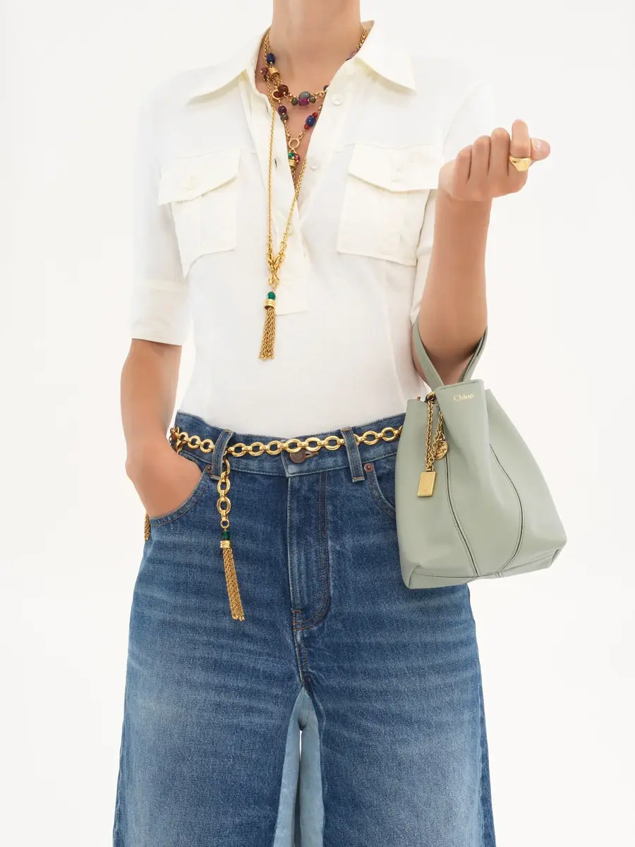 Chloé Small Chloé Spin tote bag in grained leather | Thumbnail 8