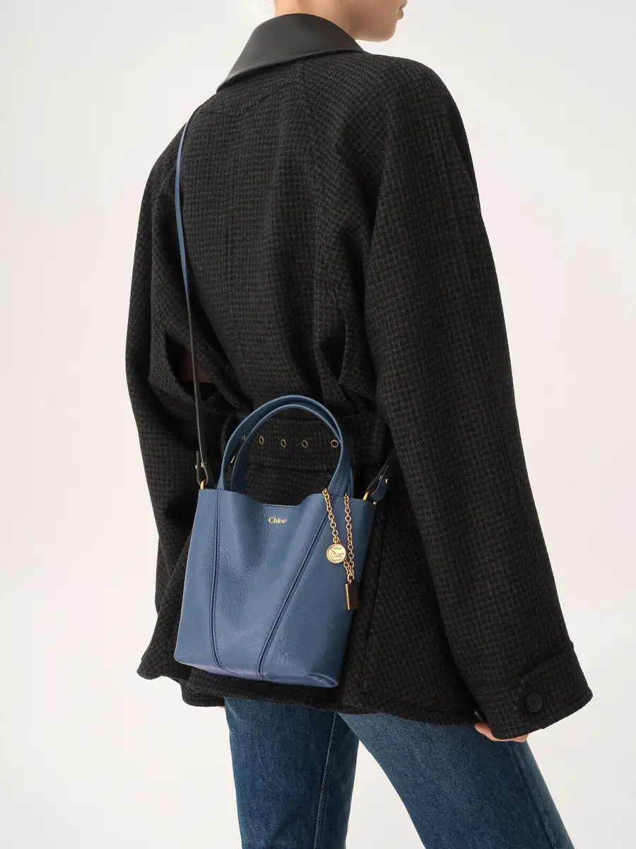 Chloé Small Chloé Spin tote bag in grained leather | Thumbnail 4