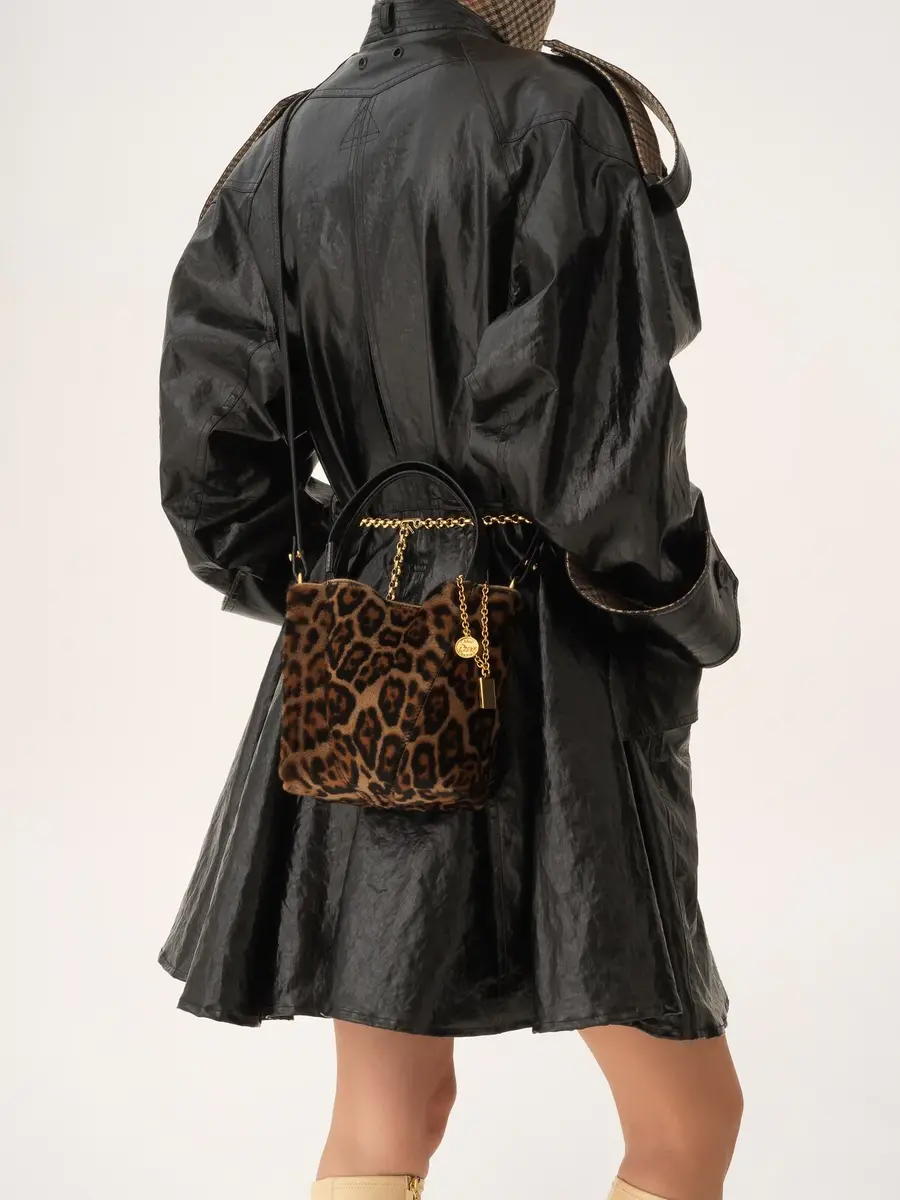 Chloé Small Chloé Spin tote bag in leopard-print shearling | Thumbnail 3