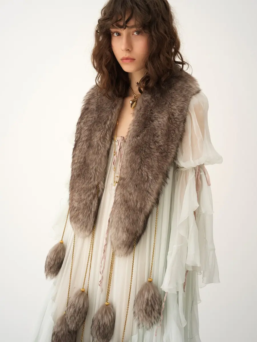 Chloé The Treasure Tails scarf in shearling | Thumbnail 4 Chloé The Treasure Tails scarf in shearling | Thumbnail 4