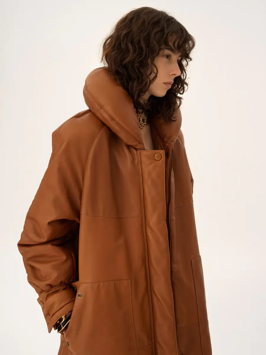Chloé Long puffer coat in leather | Thumbnail 4