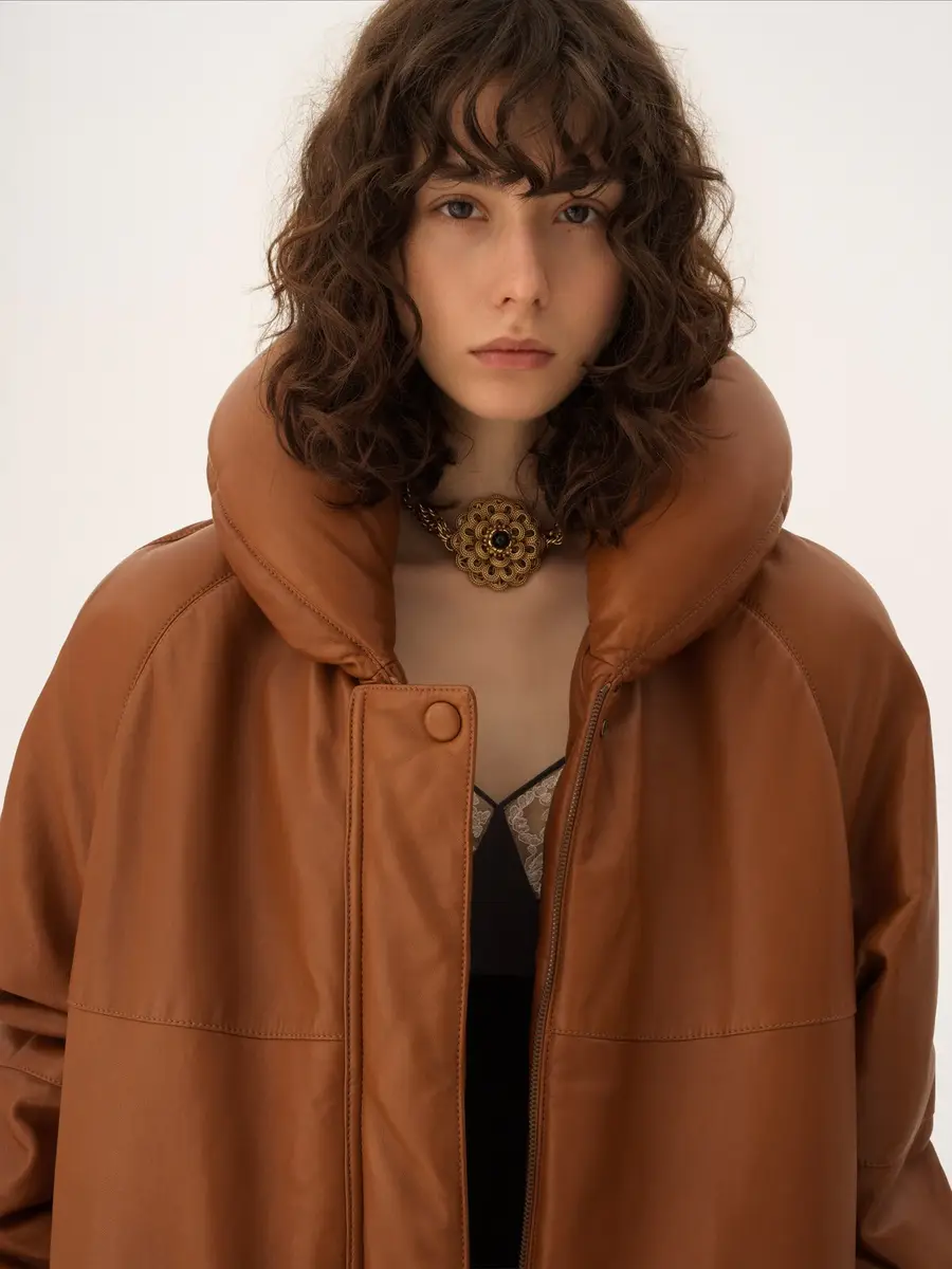 Chloé Long puffer coat in leather | Thumbnail 6