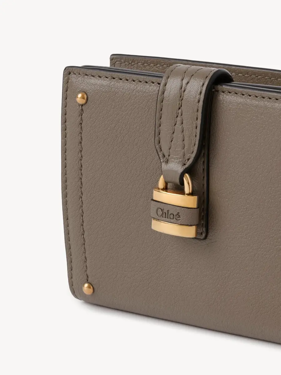 Chloé Paddington square wallet in grained leather | Thumbnail 6 Chloé Paddington square wallet in grained leather | Thumbnail 6