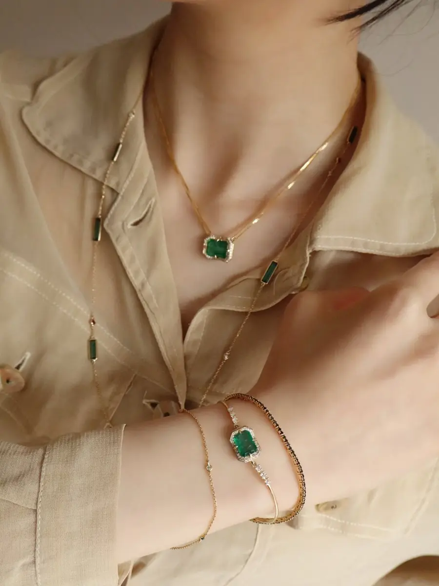 YI COLLECTION Emerald & Diamond Aurora Bangle | Thumbnail 3