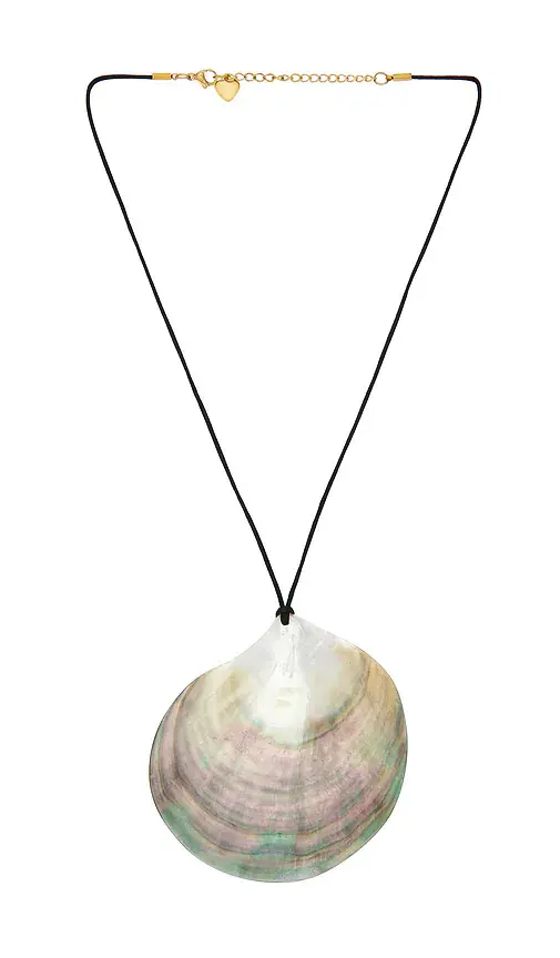 Lovers and Friends Avery Shell Necklace | Image 1 Lovers and Friends Avery Shell Necklace | Image 1