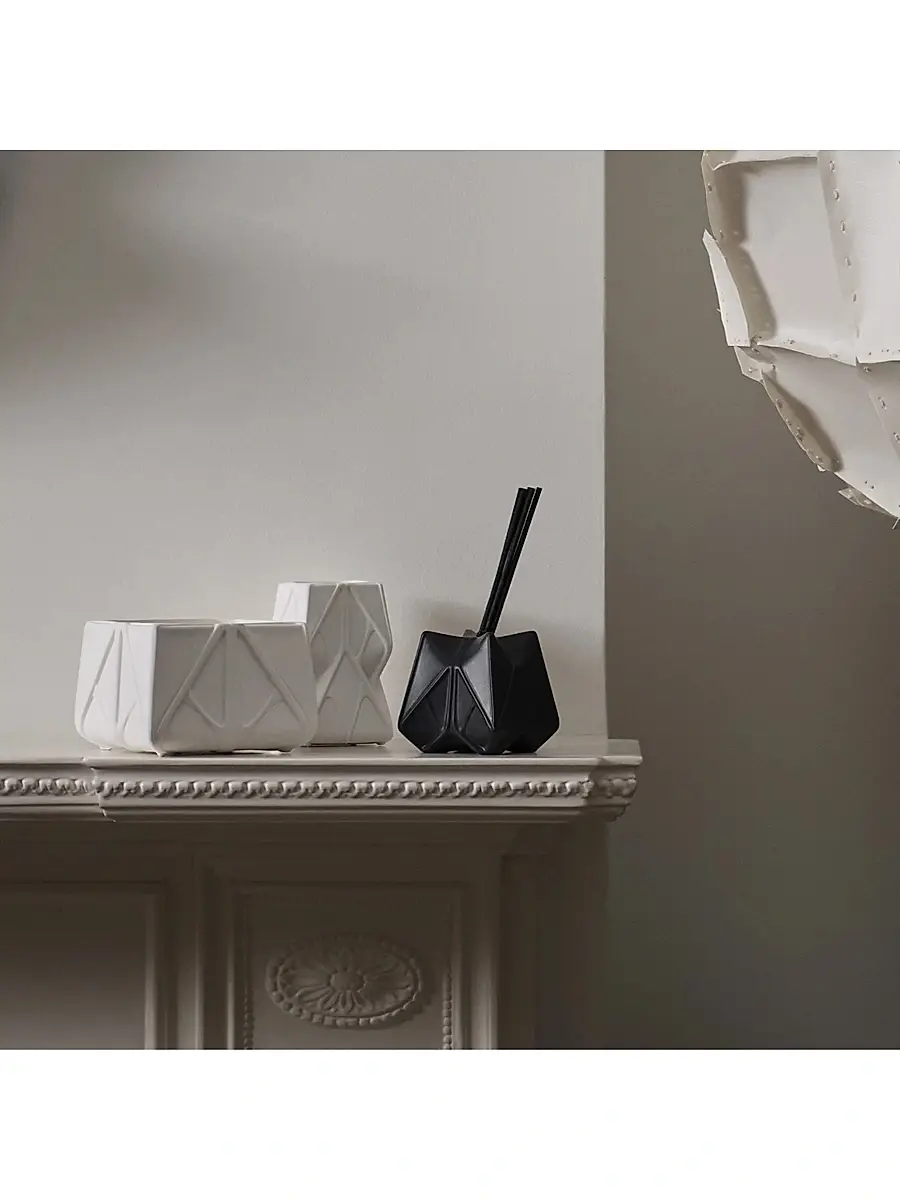 Zaha Hadid Design Prime Scented Candle | Thumbnail 4 Zaha Hadid Design Prime Scented Candle | Thumbnail 4