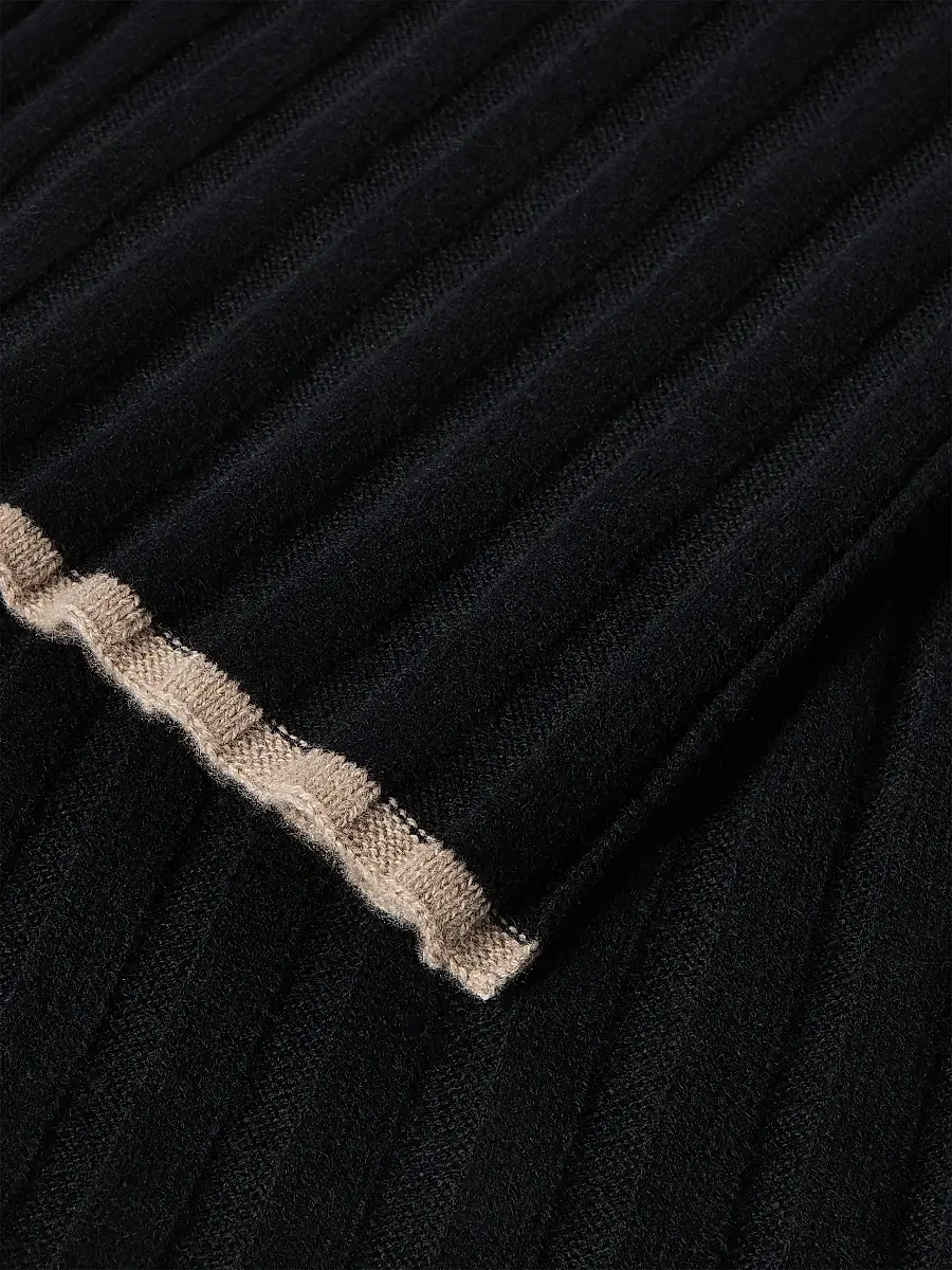 Brunello Cucinelli Men's Cashmere Rib Knit Scarf | Thumbnail 3 Brunello Cucinelli Men's Cashmere Rib Knit Scarf | Thumbnail 3