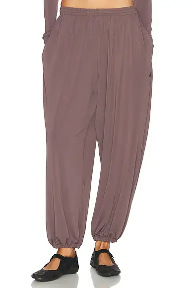 NikeSKIMS Stretch Knit Harem Pant | Image 1 NikeSKIMS Stretch Knit Harem Pant | Image 1