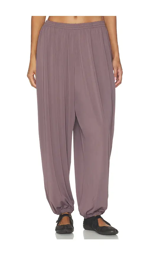 NikeSKIMS Stretch Knit Harem Pants | Image 1 NikeSKIMS Stretch Knit Harem Pants | Image 1