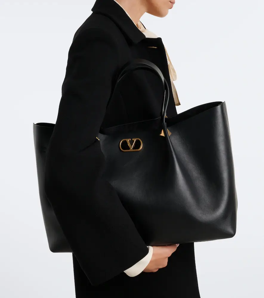 Valentino Garavani VLogo Signature Large leather tote bag | Thumbnail 7