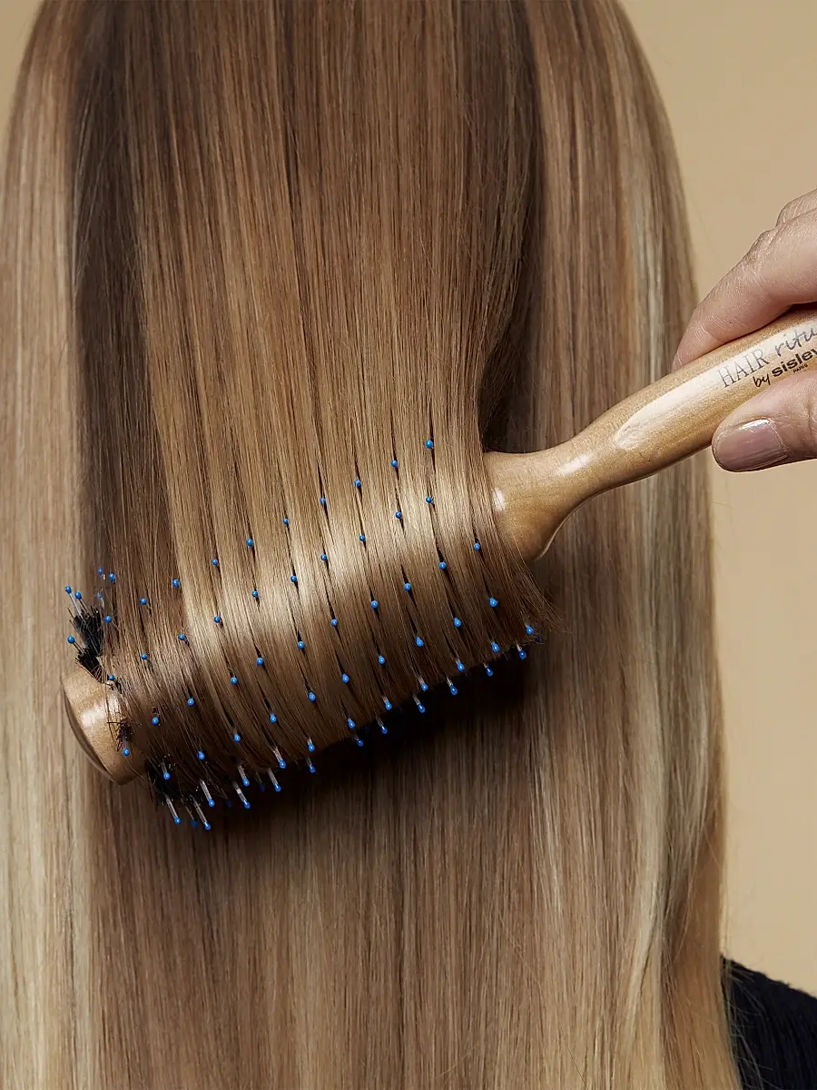 Sisley-Paris Hair Rituel Small Blow Dry Brush No.1 | Thumbnail 3 Sisley-Paris Hair Rituel Small Blow Dry Brush No.1 | Thumbnail 3