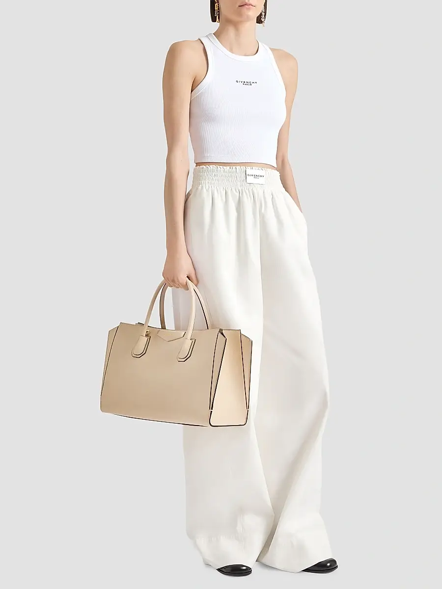 Givenchy Women's Medium Antigona Catchall Top Handle Bag in Shiny Grained Leather | Thumbnail 2