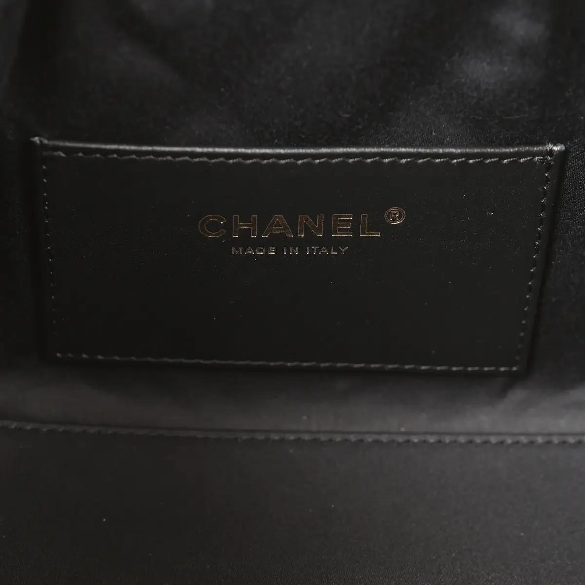Chanel Chanel Mini 25 Hobo Bag Black Tweed Bouclé Gold Hardware | Thumbnail 8 Chanel Chanel Mini 25 Hobo Bag Black Tweed Bouclé Gold Hardware | Thumbnail 8