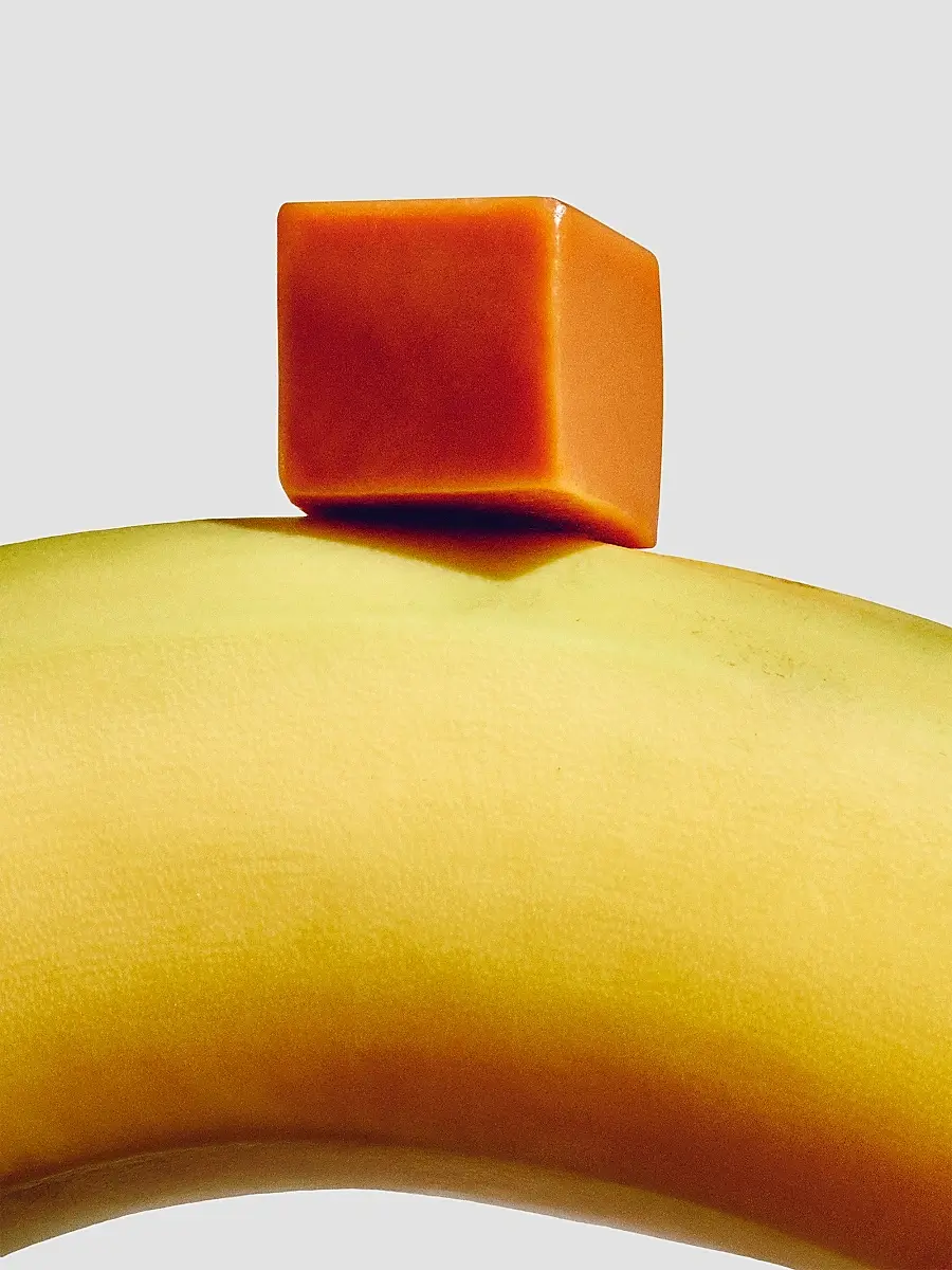 LOEWE PERFUMES Banoffee Midi Scented Candle | Thumbnail 3 LOEWE PERFUMES Banoffee Midi Scented Candle | Thumbnail 3