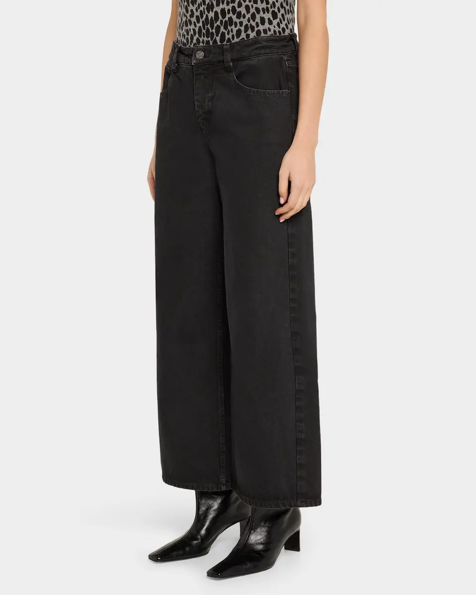 Nili Lotan Terese Flared-Leg Dark Jeans | Thumbnail 4 Nili Lotan Terese Flared-Leg Dark Jeans | Thumbnail 4