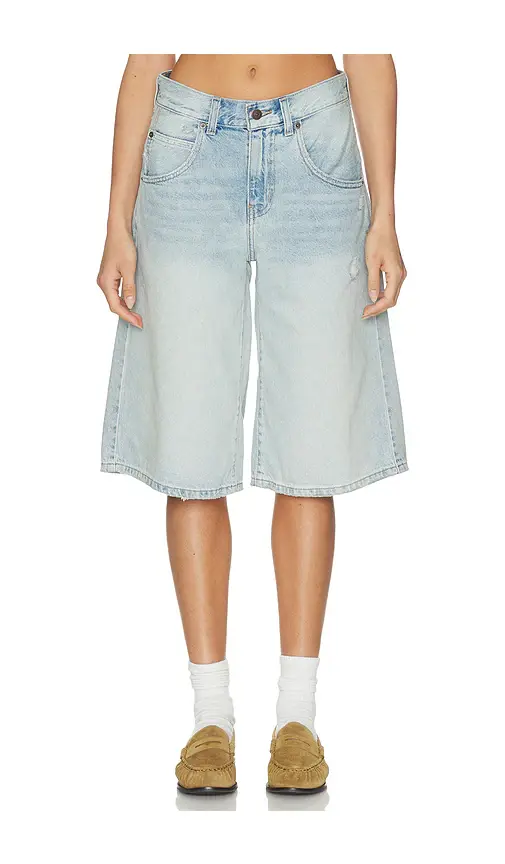Levi's Super Baggy Jort | Image 1 Levi's Super Baggy Jort | Image 1