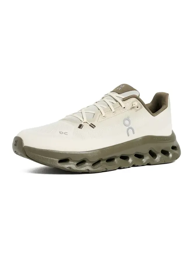 ON Cloudtilt Sneakers