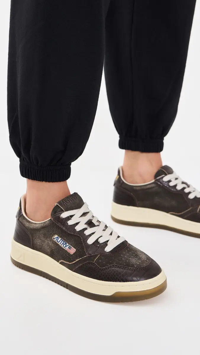 Autry Medalist Low Suede Sneakers | Thumbnail 3