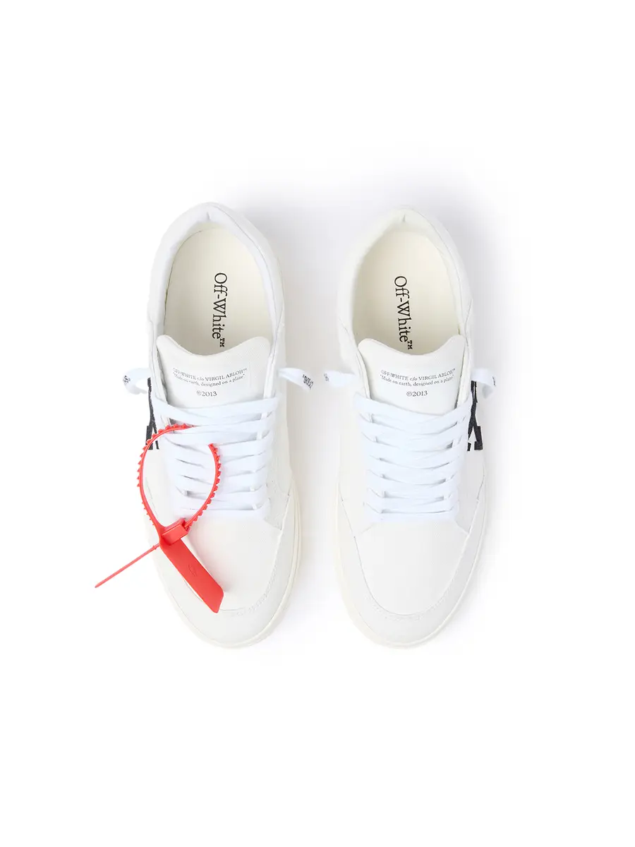 Off-White Vulcanized Low Sneakers | Thumbnail 3