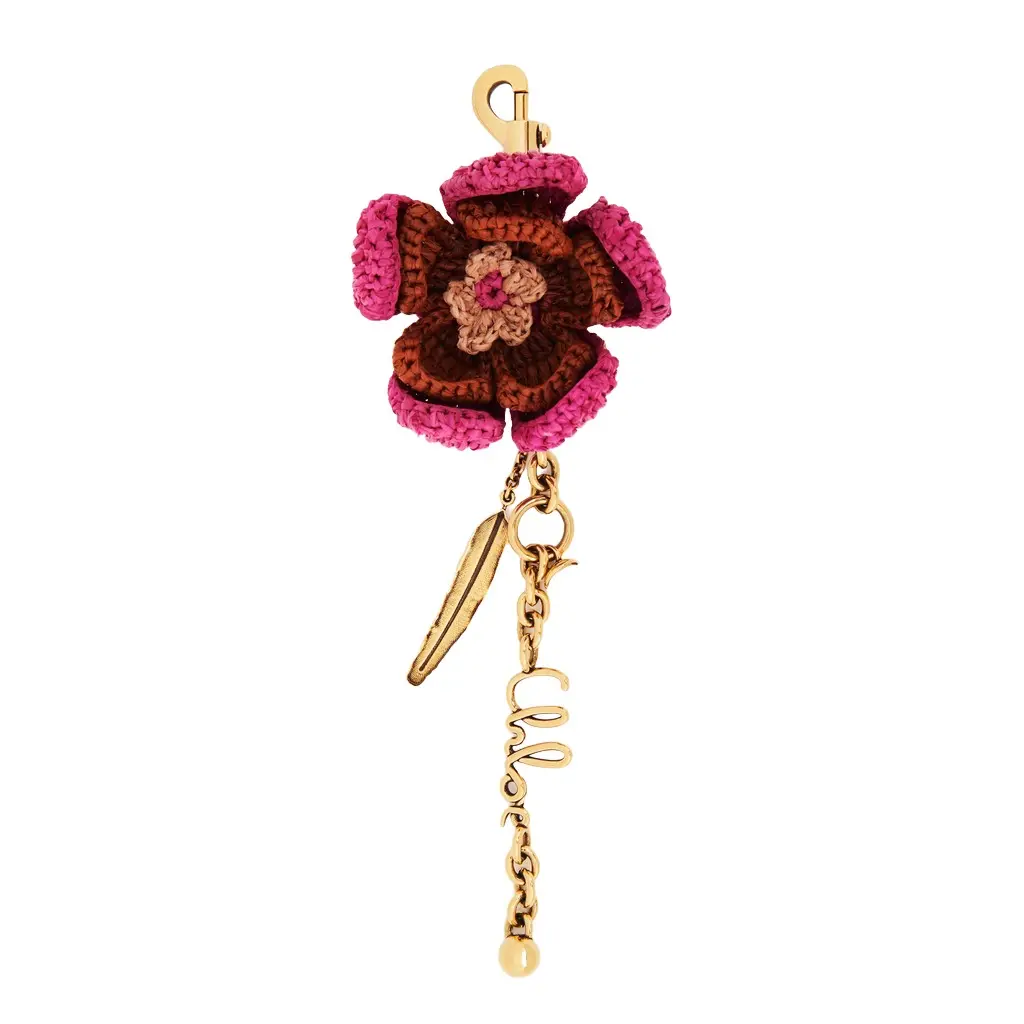 Flower bag charm in raffia & metal Flower bag charm in raffia & metal