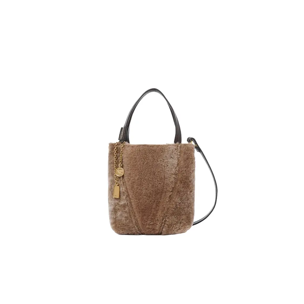 Chloé Small Chloé Spin tote bag in shearling | Image 1 Chloé Small Chloé Spin tote bag in shearling | Image 1