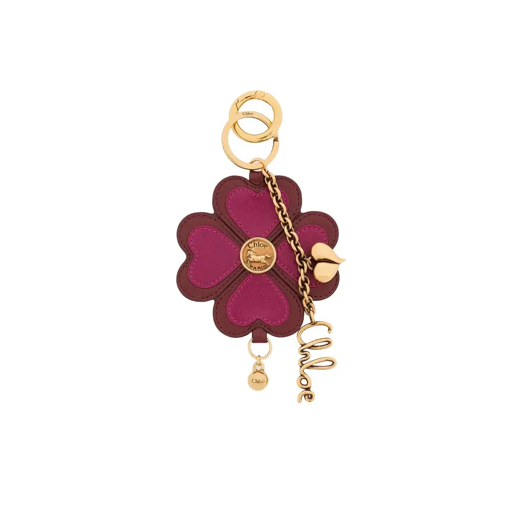 Chloé Chloé Symbols Clover key ring bag charm in grained leather | Image 1 Chloé Chloé Symbols Clover key ring bag charm in grained leather | Image 1