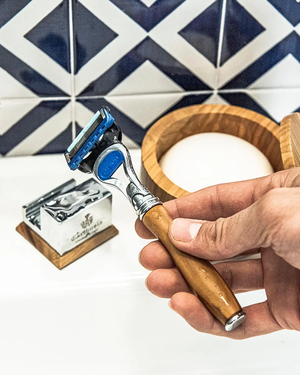 Carthusia Men's Salone da Barba Fusion Razor with Base | Thumbnail 4 Carthusia Men's Salone da Barba Fusion Razor with Base | Thumbnail 4