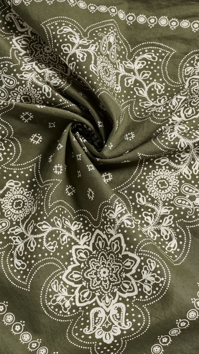 UNIVERSAL WORKS Classic Bandana | Thumbnail 6 UNIVERSAL WORKS Classic Bandana | Thumbnail 6