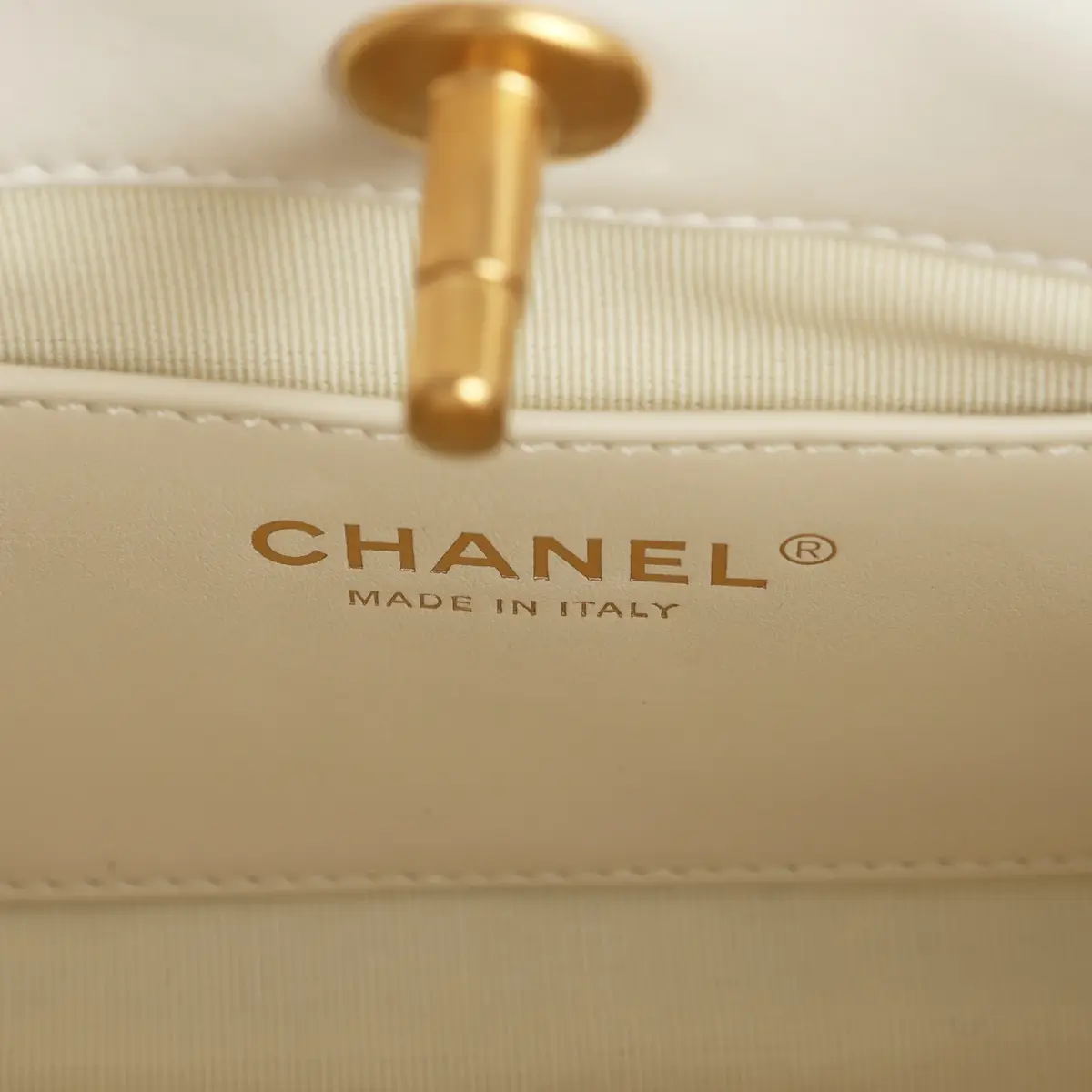 Chanel Chanel Pearl Top Handle Small Shopping Bag White Shiny Lambskin Brushed Gold Hardware | Thumbnail 10