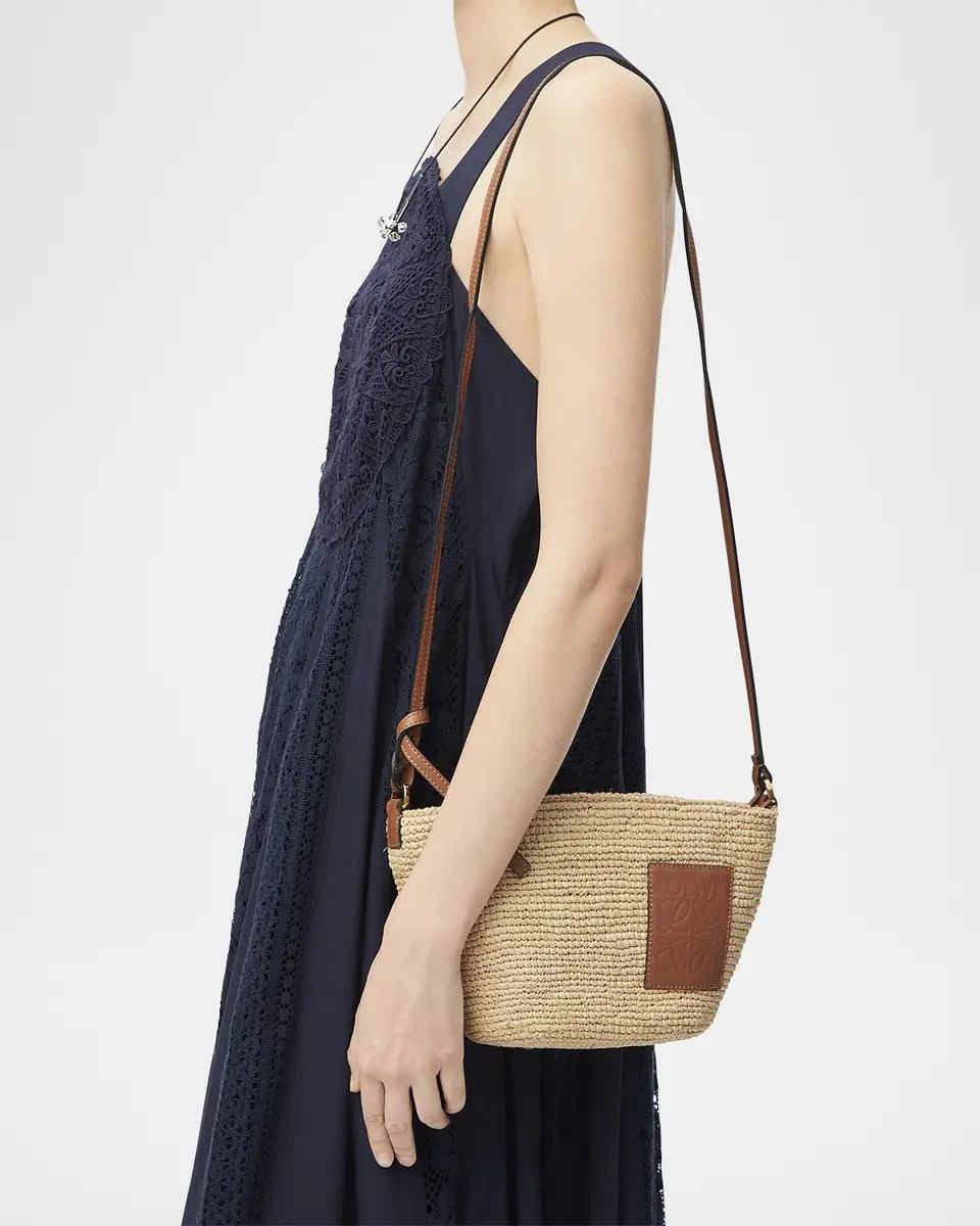 Loewe x Paula's Ibiza Pochette Medium Raffia Crossbody Bag | Thumbnail 5