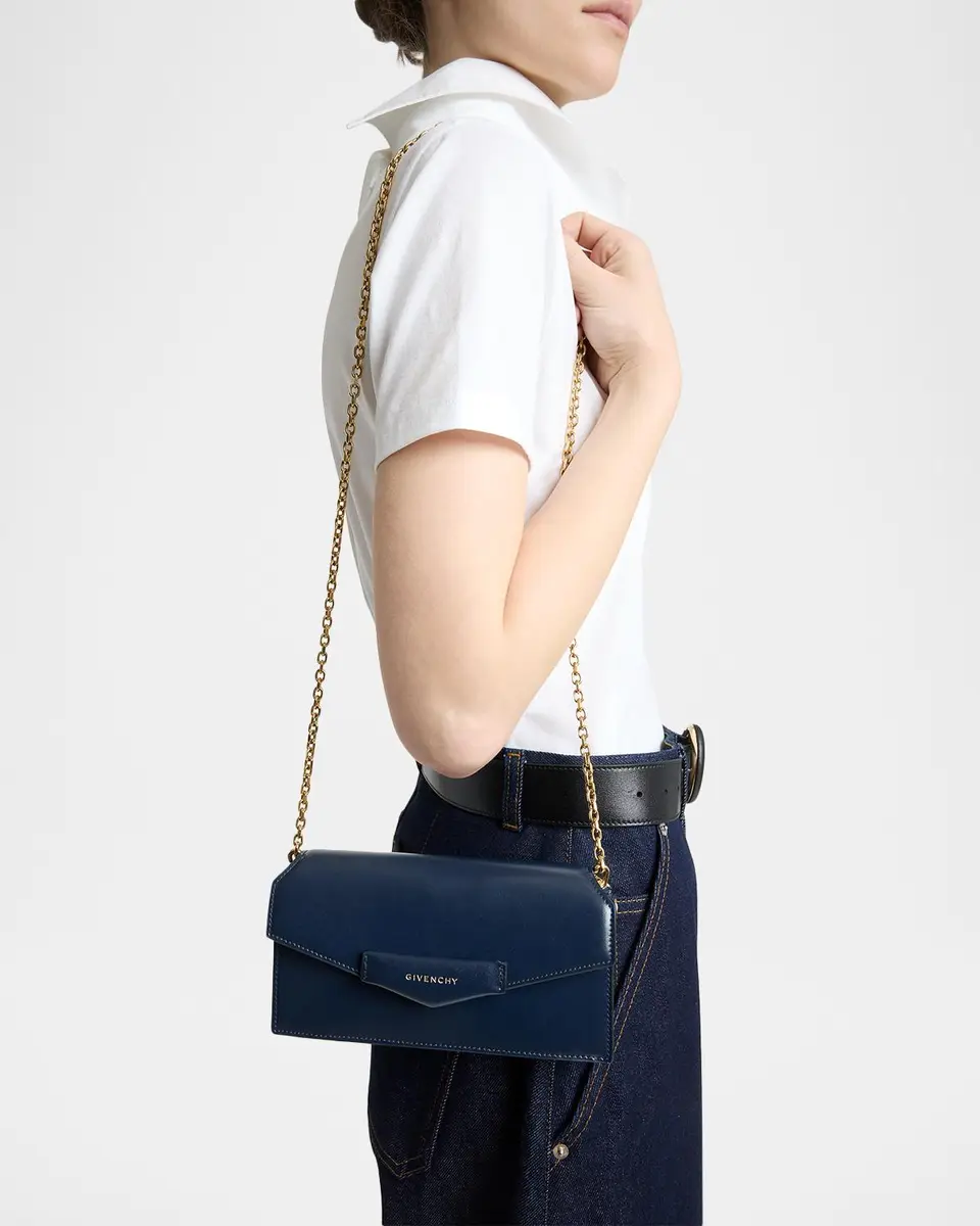 Givenchy Antigona Leather Wallet on Chain | Thumbnail 2 Givenchy Antigona Leather Wallet on Chain | Thumbnail 2