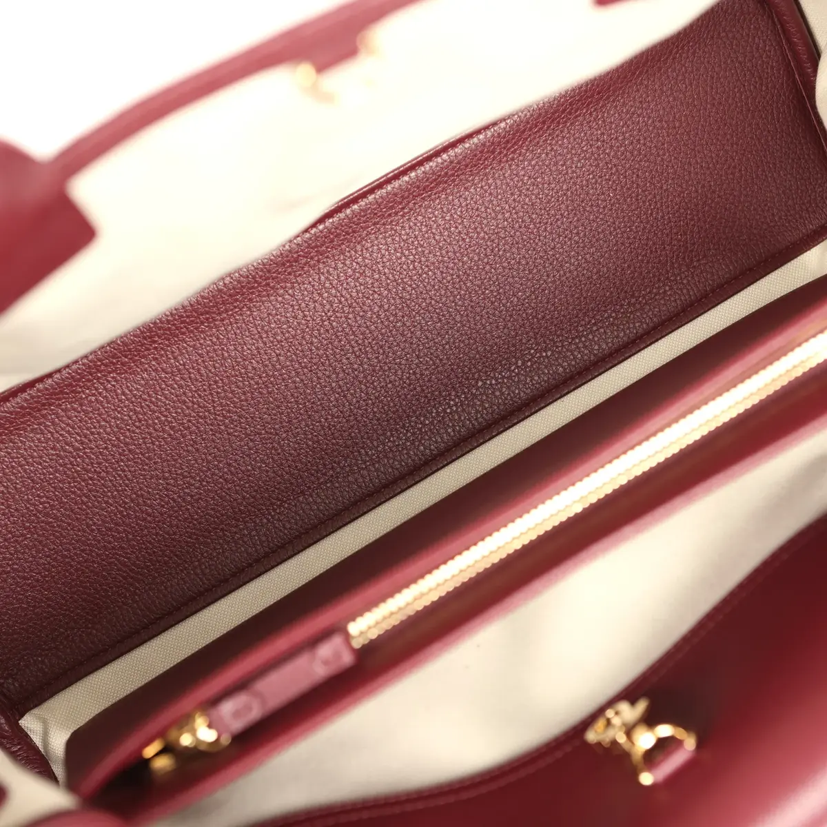 Chanel Chanel Large "Urban Essential" East West Shopping Tote Dark Burgundy Caviar Gold Hardware | Thumbnail 9 Chanel Chanel Large "Urban Essential" East West Shopping Tote Dark Burgundy Caviar Gold Hardware | Thumbnail 9