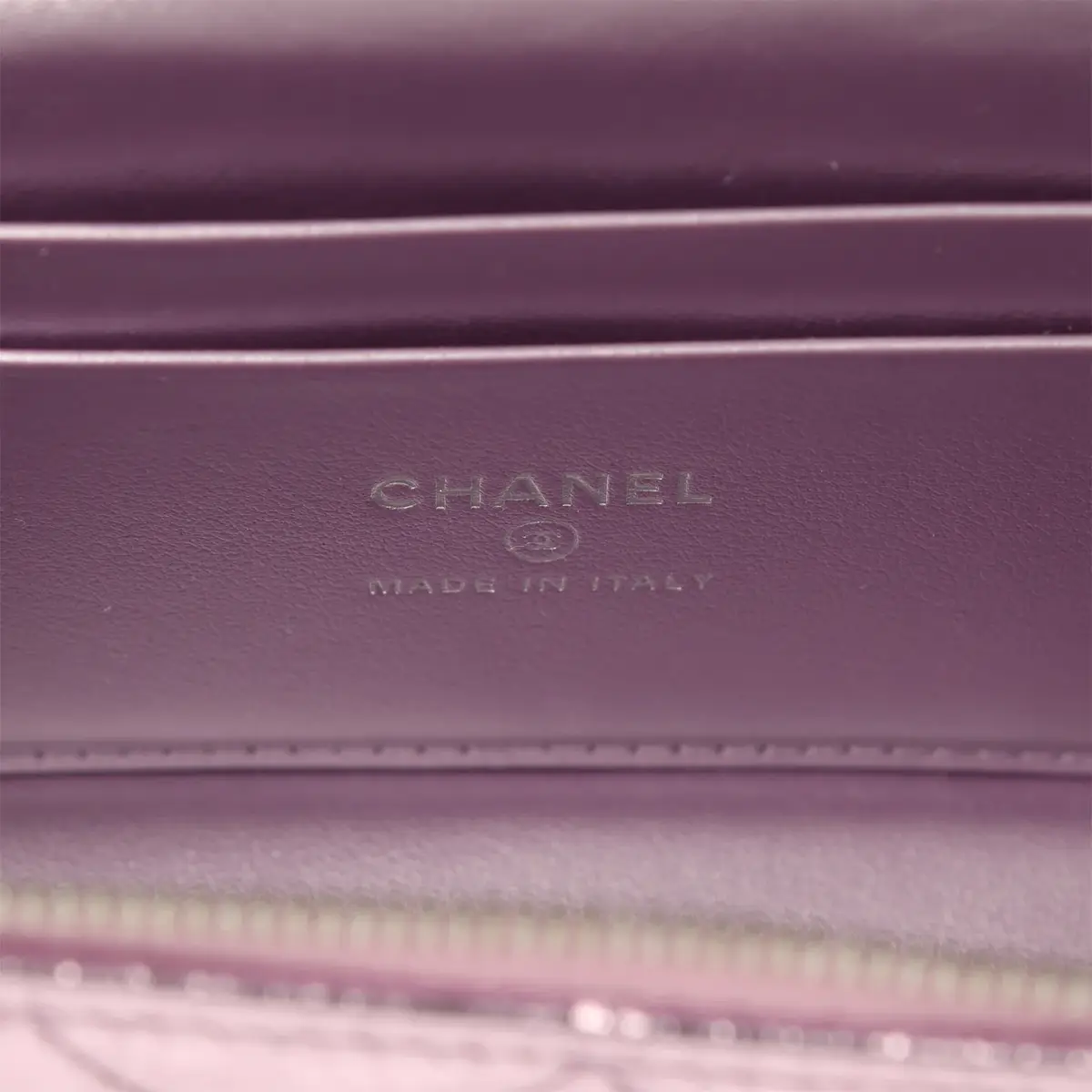Chanel Chanel Trendy Top Handle Long Vanity Case with Chain Pink Metallic Calfskin Silver Hardware | Thumbnail 10 Chanel Chanel Trendy Top Handle Long Vanity Case with Chain Pink Metallic Calfskin Silver Hardware | Thumbnail 10