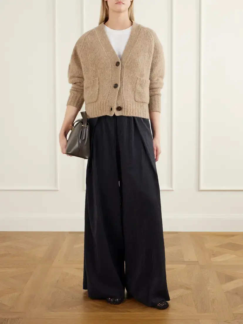 Allude V-neck Cashmere Cardigan | Thumbnail 2 Allude V-neck Cashmere Cardigan | Thumbnail 2