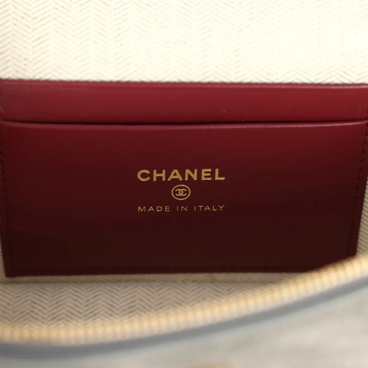 Chanel Chanel Top Handle Long Vanity Case with Chain Dark Grey Suede Gold Hardware | Thumbnail 10 Chanel Chanel Top Handle Long Vanity Case with Chain Dark Grey Suede Gold Hardware | Thumbnail 10