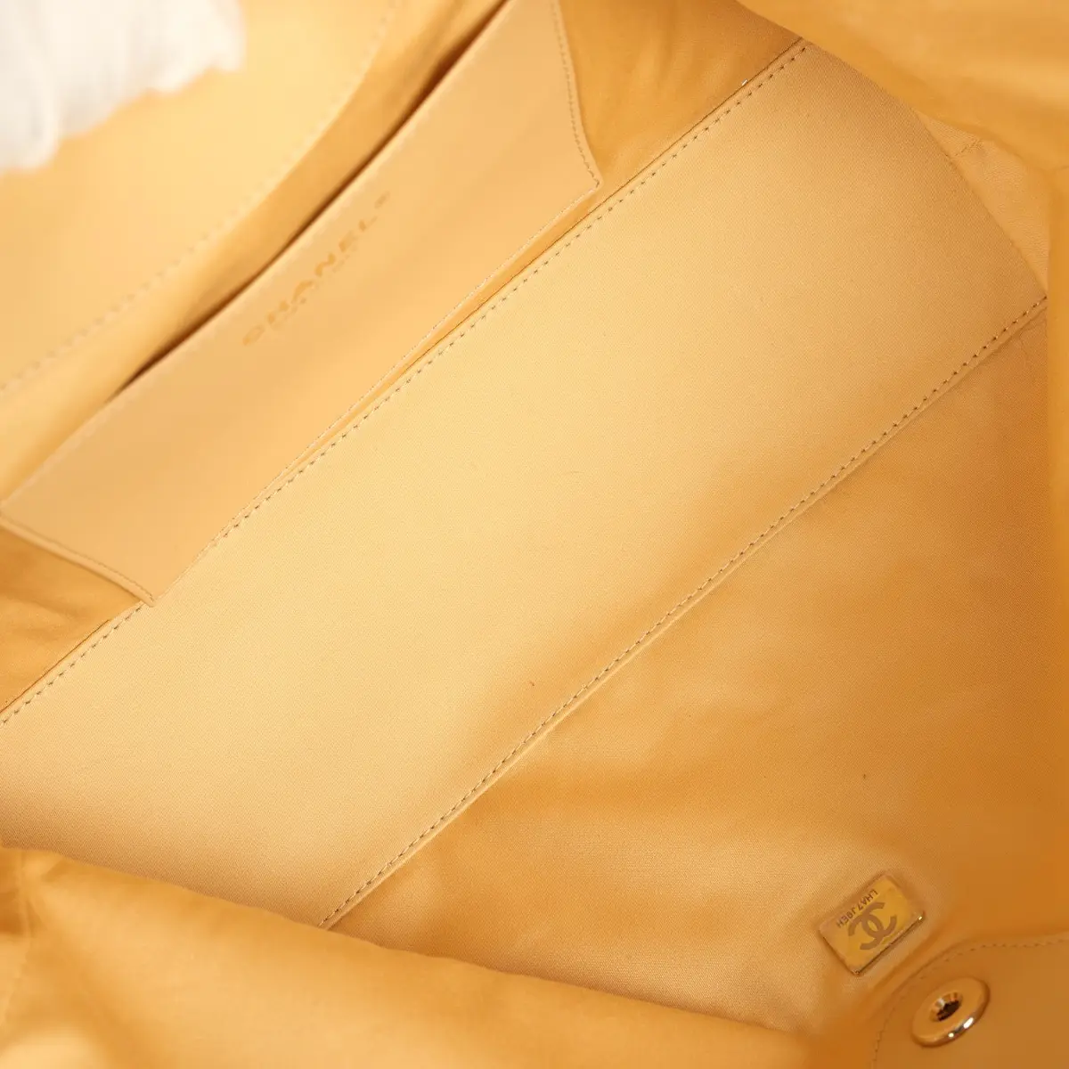 Chanel Pre-owned Chanel Small Shopping Bag Beige Braided Raffia Light Gold Hardware | Thumbnail 9