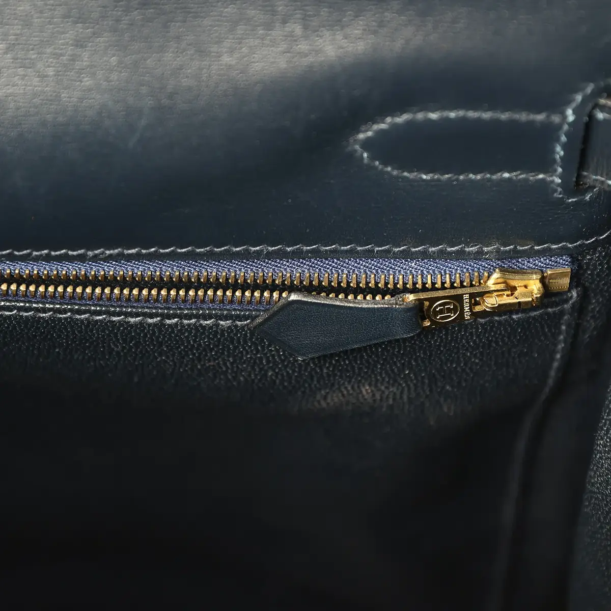 HERMÈS Vintage Hermes Kelly Sellier 32 Bleu Indigo Box Gold Hardware | Thumbnail 8 HERMÈS Vintage Hermes Kelly Sellier 32 Bleu Indigo Box Gold Hardware | Thumbnail 8