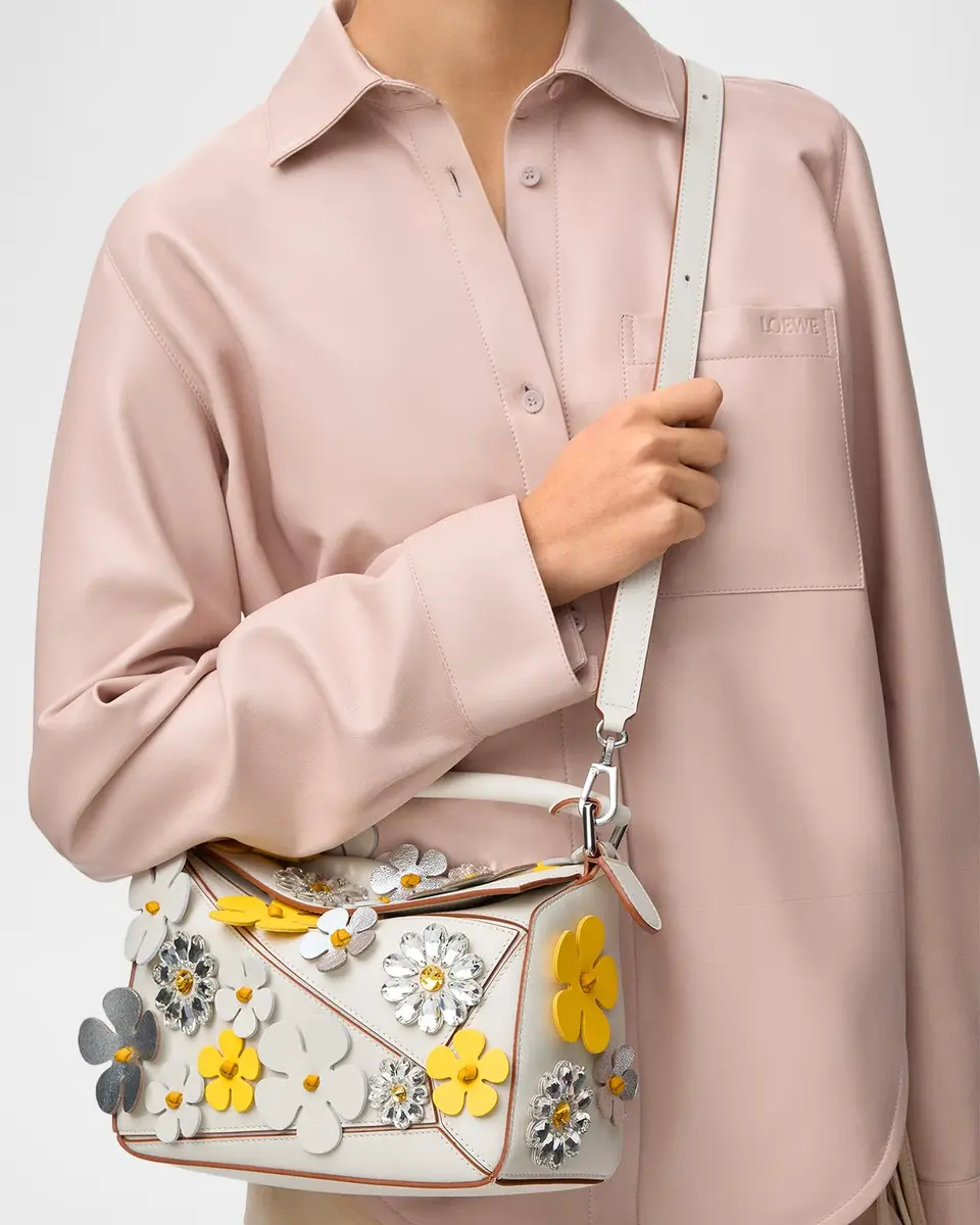 Loewe x Paula's Ibiza Puzzle Daisy Top-Handle Bag in Leather | Thumbnail 5